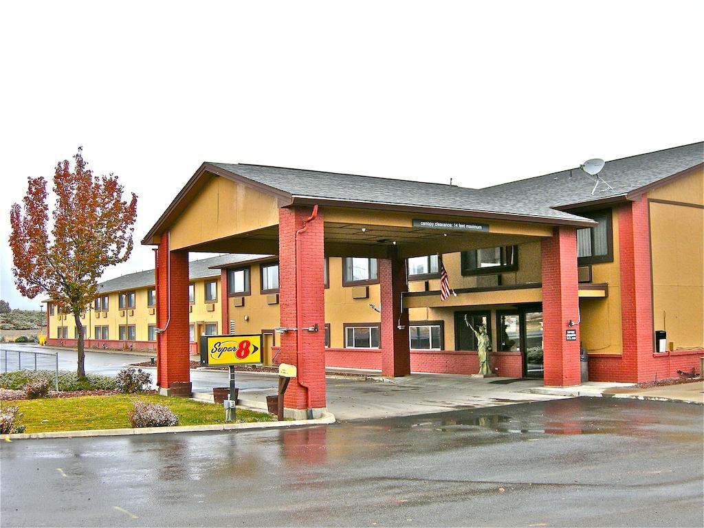 Super 8 By Wyndham Baker City Eksteriør billede