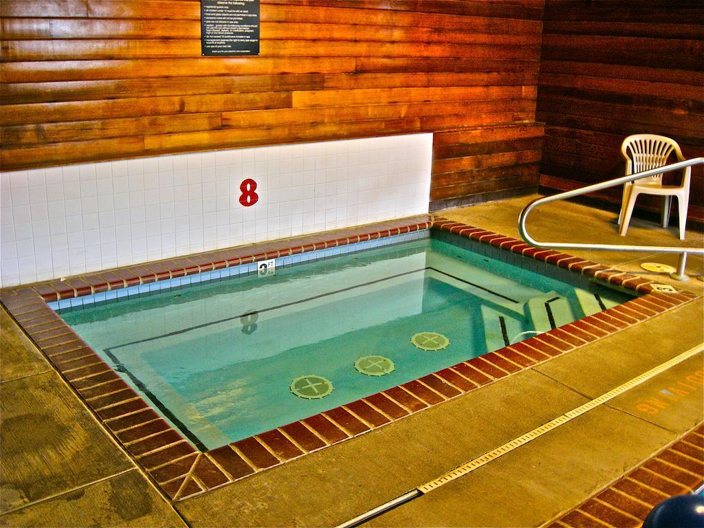 Super 8 By Wyndham Baker City Eksteriør billede